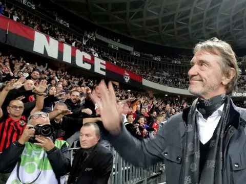 Fan MU hoãn biểu tình phản đối Jim Ratcliffe vì chia rẽ nội bộ