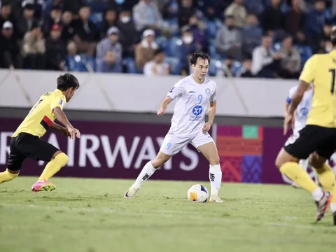 Văn Toàn phẫu thuật, nghỉ thi đấu 6 tháng