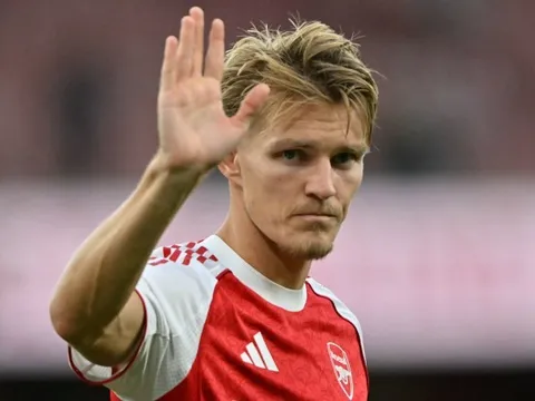 Odegaard bị cảnh báo nguy cơ mất vị trí vào tay tân binh 68 triệu bảng
