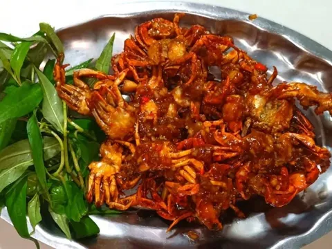 Làm món cua đồng rang me, giòn rụm, chua ngọt hấp dẫn, khiến ai cũng phải mê mẩn