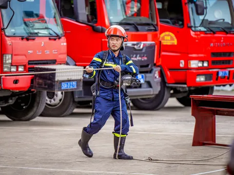 Tiến Luật nói về tình huống nghẹt thở, vượt qua nỗi sợ độ cao trong “Chiến sĩ quả cảm”?