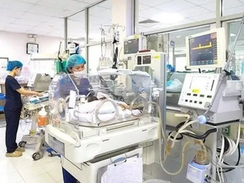Chọn giờ đẹp để sinh mổ: Bé trai không qua khỏi chỉ sau 2 ngày cất tiếng khóc chào đời