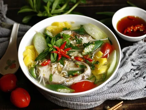 Nấu canh cá nước nóng vẫn tanh: Đầu bếp làm 1 việc nước ngọt, hết tanh ngay
