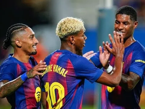 Barca “mở khóa” Joan Garcia, chạy nước rút với Rashford trước giờ G