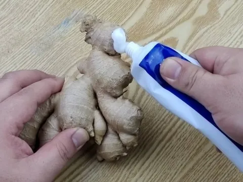 Cho kem đánh răng lên gừng: Công dụng thần kỳ giải quyết tất tần tật' vết bẩn trong nhà