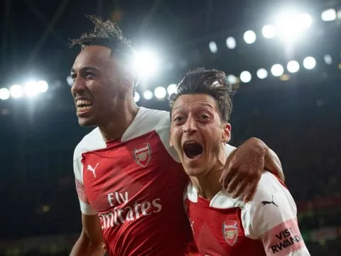 Ozil 'tiếp tay' cho Aubameyang, Kroos nói luôn 2 câu