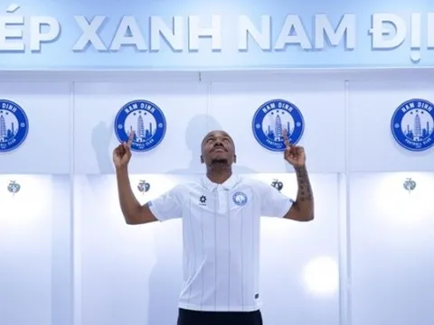 Nam Định chiêu mộ Percy Tau, tiền đạo từng chơi ở Ngoại hạng Anh