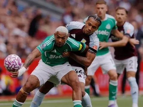Newcastle bất lực trước 10 người Aston Villa tại Villa Park