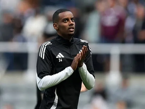 75 cú sút, 0 bàn: Vắng Isak, hạn chế của Newcastle lộ rõ