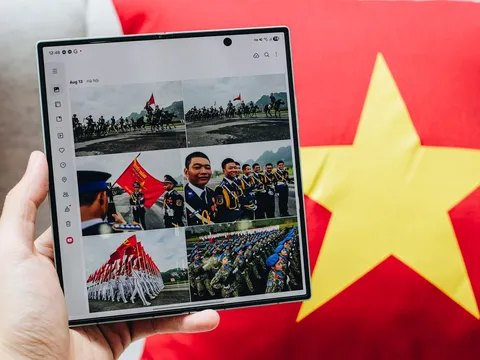 Galaxy Z Fold7 gập mở khoảnh khắc thiêng liêng, lưu giữ niềm tự hào dân tộc