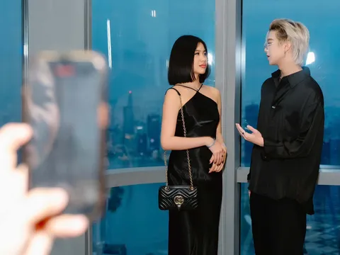 Bắt gặp con gái Lưu Thiên Hương - Mimi Lưu thân mật cùng Corbin K (Tân binh toàn năng)
