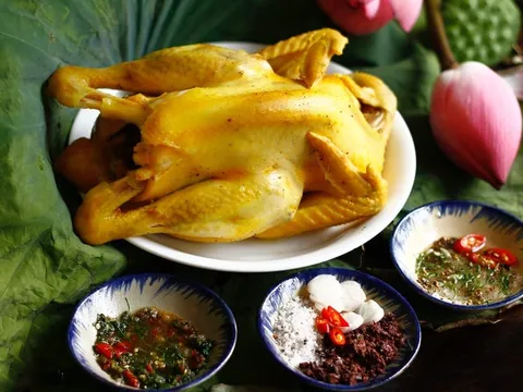 Luộc gà nứt da - đỏ thịt, thêm 1 bước này gà vàng ươm, chín đều
