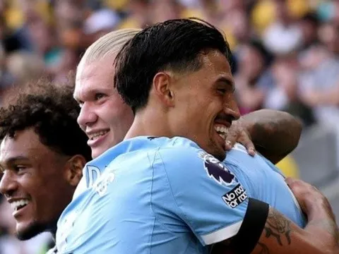 Man City thắng hủy diệt Wolves trong ngày ra quân Ngoại hạng Anh