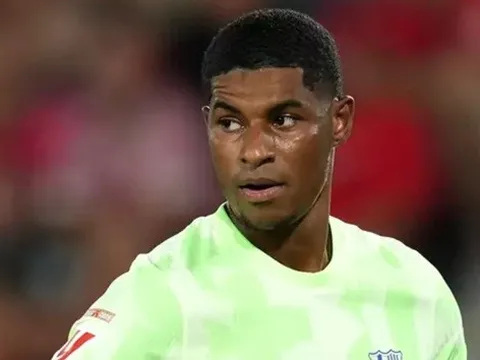 Hình ảnh ấm áp trong ngày Rashford ra mắt Barca