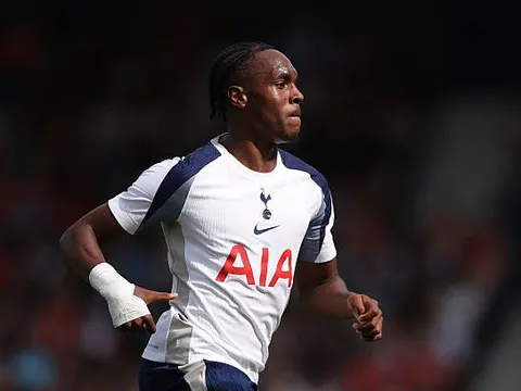 Giữa cơn khủng hoảng, Tottenham tìm thấy 'mỏ vàng' mang tên Mathys Tel