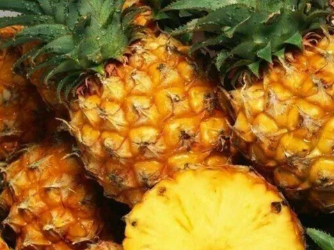 Quả Dứa chín vàng ngọt ngon nhưng 5 đối tượng này nên hạn chế
