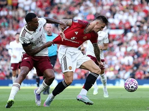 Amorim nhắc nhở Bayindir sau sai lầm trước Arsenal