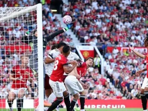 Altay Bayindir và Andre Onana chưa đủ tốt, Man Utd phải hành động