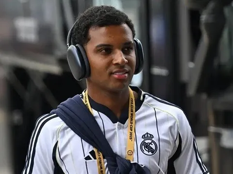 Chiesa toả sáng, Liverpool quên luôn Rodrygo