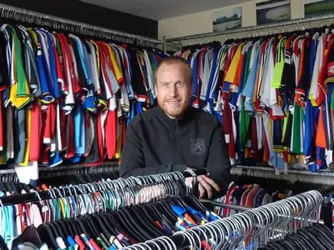 Arjan Wijngaard và "bảo tàng" 3,000 áo đấu bóng đá