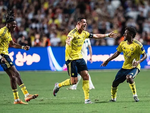 Ronaldo kiến tạo cho Felix, Al Nassr vào chung kết Siêu cúp Saudi với 10 người