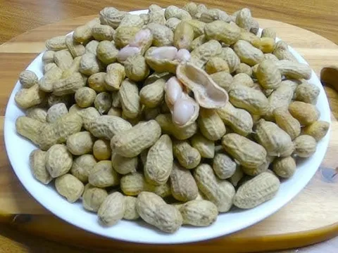 Luộc lạc đừng cho muối, thêm thứ này vào lạc mềm ngọt gấp 3 lần