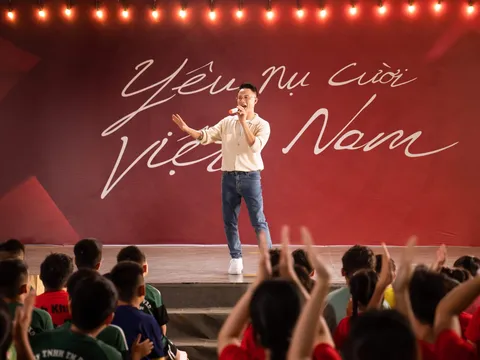 MV “Yêu nụ cười Việt Nam”, lời chào của Hoàng Bách tới người Việt khắp nơi