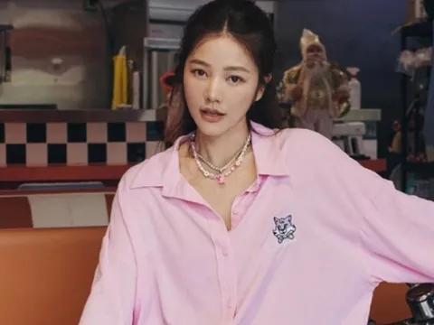 Mỹ nhân 50 tuổi với  8 bí kíp giữ dáng và dưỡng da chị em nào cũng nên học hỏi