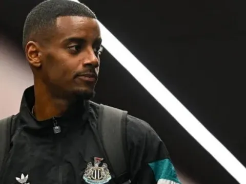 NÓNG! Isak tố Newcastle thất hứa, công khai muốn ra đi