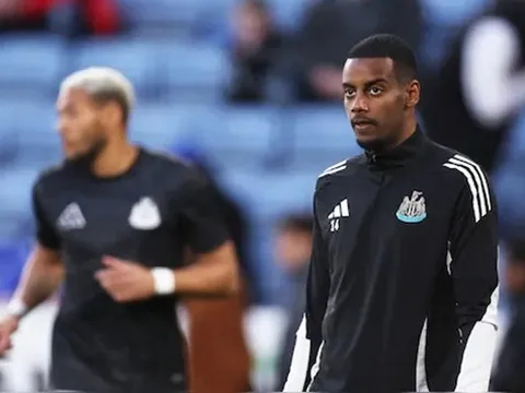 Dấu chấm hết cho mối duyên Isak - Newcastle