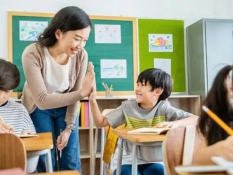 Giáo viên chủ nhiệm tiết lộ: Nhìn học sinh là biết ngay gia đình có "giàu" thật hay không