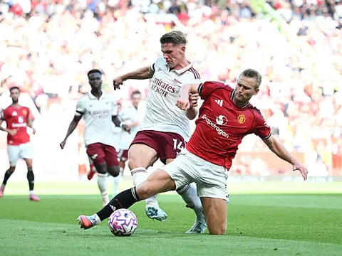 Wes Brown dự đoán chữ ký của Ten Hag sẽ trở thành trụ cột dưới thời Amorim