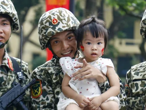 6 địa điểm các lực lượng công an, quân đội diễu binh, diễu hành A80 giao lưu, chụp ảnh cùng người dân