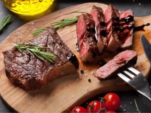 Ăn quá nhiều thịt, bạn có thể gặp phải 5 vấn đề sức khỏe phổ biến này