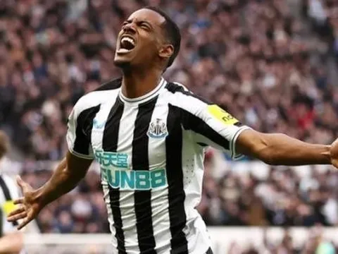 Rooney cảnh báo Isak không còn đường trở lại Newcastle