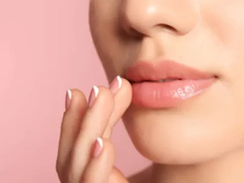 Mách nàng 5 công thức dưỡng môi đơn giản giúp đôi môi mềm mại, hồng hào