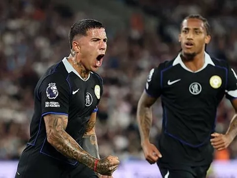 Chelsea vùi dập West Ham trong đêm ác mộng tại London