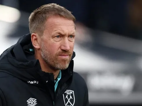 CĐV Chelsea chế giễu Potter sau trận thua đậm của The Hammers