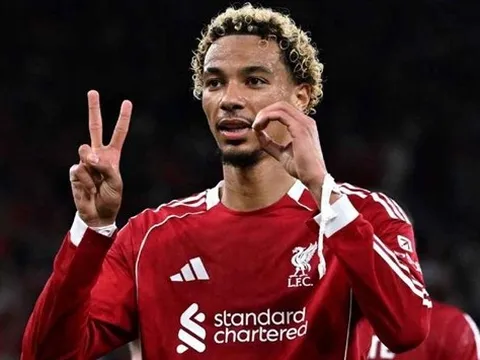Chạm trán Liverpool, Eddie Howe dè chừng Ekitike