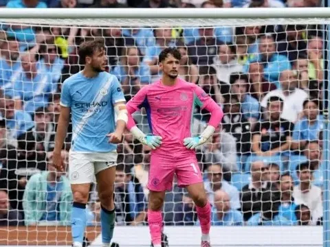 Tottenham hiệu quả kinh ngạc, Man City trả giá đắt vì Trafford
