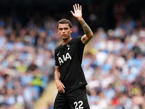 Brennan Johnson tự hào sau khi ghi bàn hạ Man City