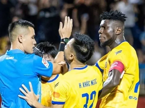 Tình huống tranh cãi khi không có VAR trận SLNA 2-1 Nam Định