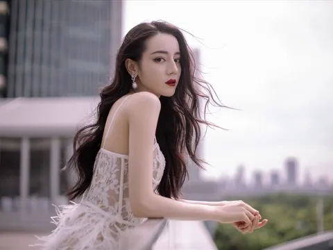 Địch Lệ Nhiệt Ba và 6 tips đơn giản duy trì làn da trắng mịn cùng vóc dáng gợi cảm