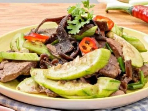 Giật mình: Bộ phận gà quen thuộc chứa cholesterol cao gấp 4 lần mỡ lợn