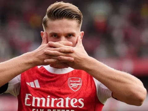 Viktor Gyokeres tỏa sáng: Khiến Neville 'việt vị'; Đền đáp niềm tin của Arteta