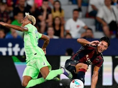 Barcelona ngược dòng không tưởng, đánh bại Levante phút bù giờ