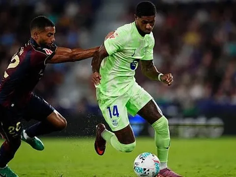 Một Marcus Rashford lạc lõng tại Barcelona