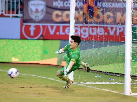 CĐV HAGL phấn khích với màn thể hiện của Trung Kiên trước Hà Nội FC