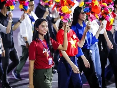 H'Hen Niê bất ngờ lộ bí mật đã giữ kín suốt gần nửa năm