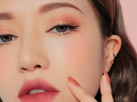 Mách nàng cách trang điểm má hồng trong veo tôn nhan sắc rạng rỡ